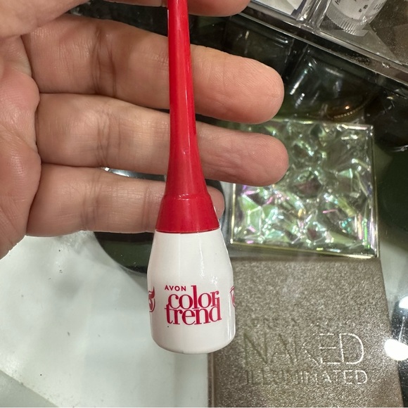 Avon Other - Avon Color Trend Liquid Eyeliner Atardacer Rojo